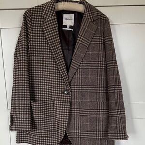 Madewell Italian Fabric Blazer   Pockets  vent in back   Very well detailed